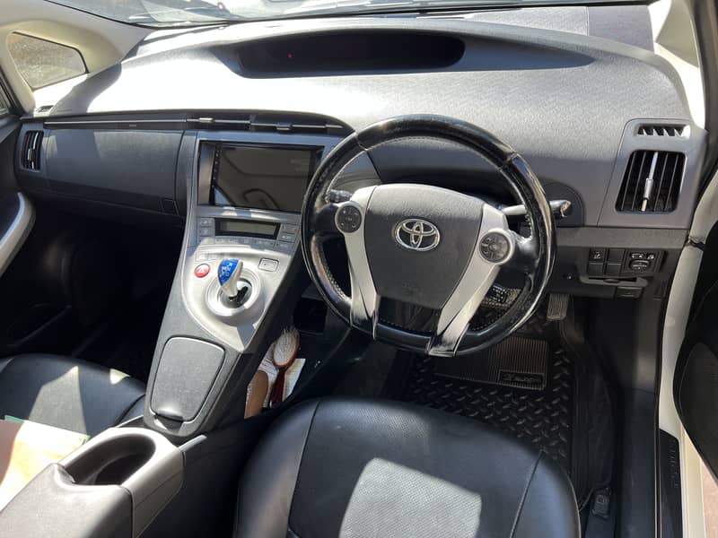 Toyota Prius 2012, Registered 2015, Peral White, 5