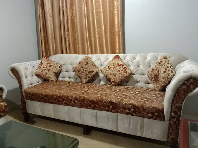 5 seater big  very good condition sofa . 0