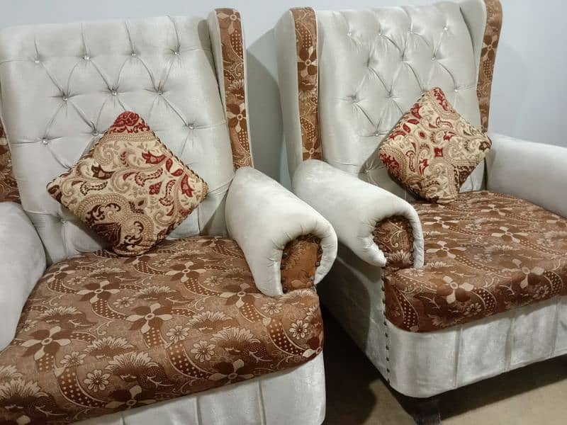 5 seater big  very good condition sofa . 4