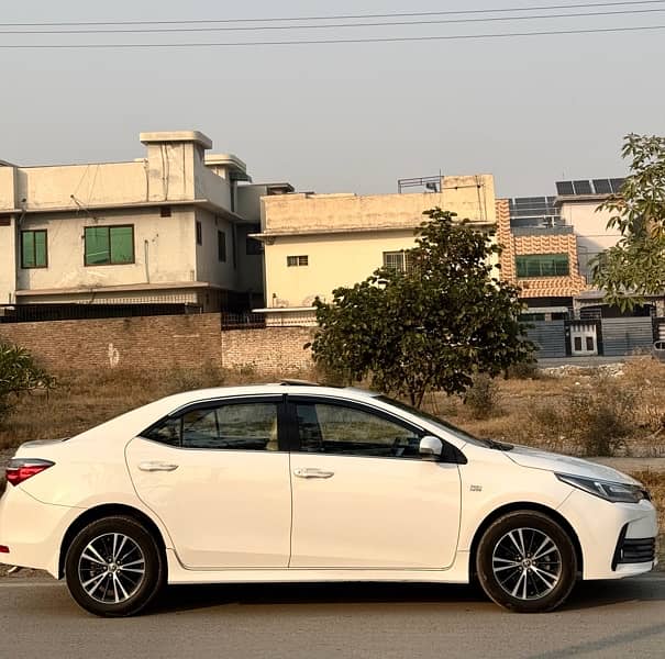 Toyota Altis Grande CVT-i1.8 2017(dec) 2