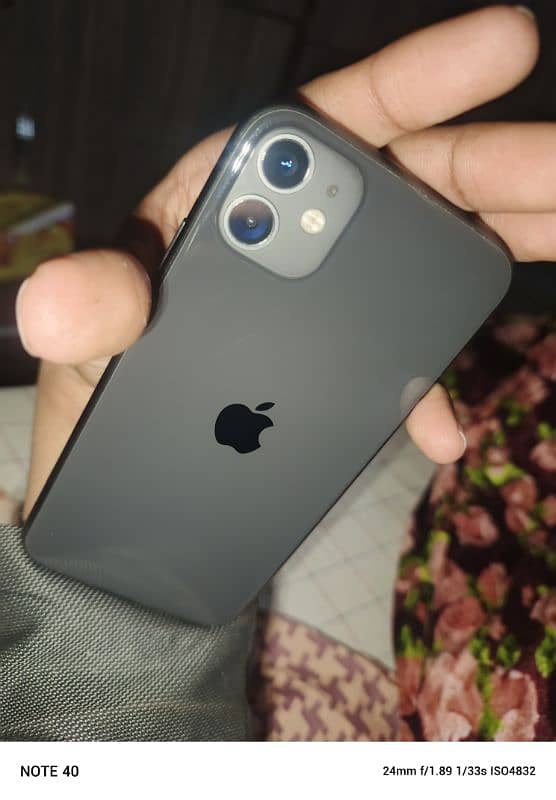 iPhone 11 64gb factory unlock with box 0