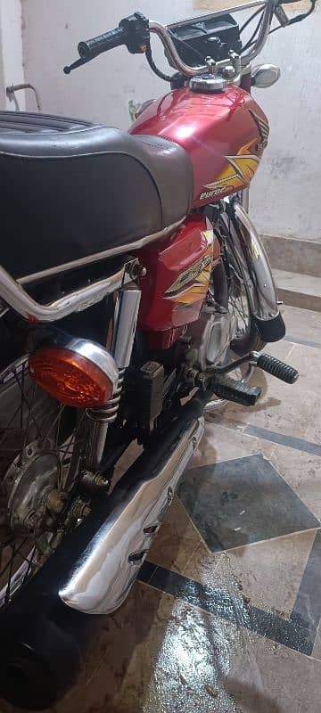 HONDA CG 125 KARACHI NUM 8