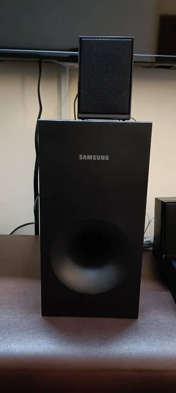 Samsung HT-E 350K Home Theatre 2