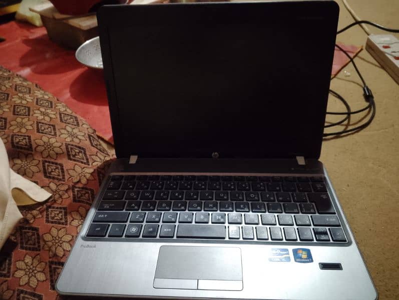 HP mini windows lap top core I 2nd generation 9