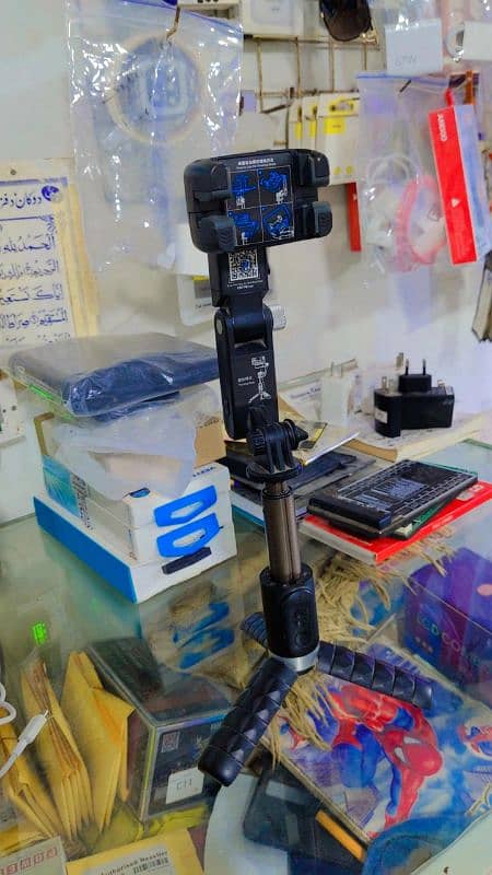 Q 18 Rotating Desktop Tripod 0