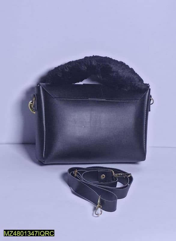 women chunky chain purse with fur 1