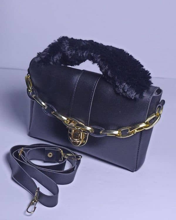 women chunky chain purse with fur 2