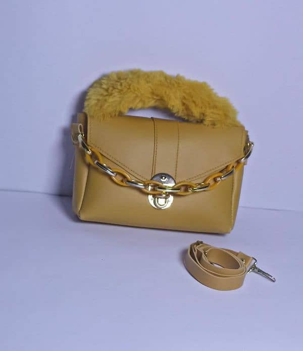 women chunky chain purse with fur 3