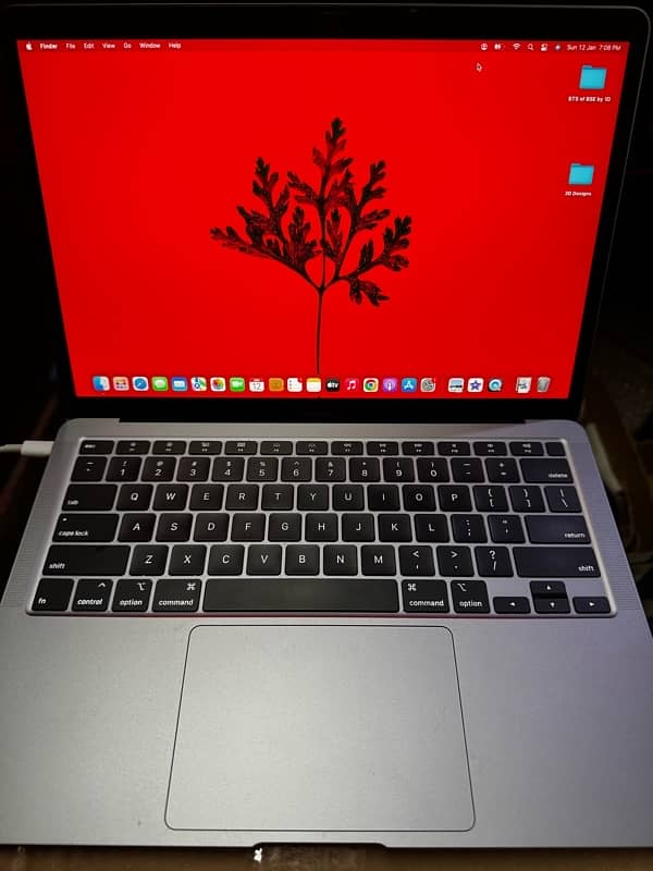 MacBook Air 2020 i3 Retina 8/256 200 cycle count 0