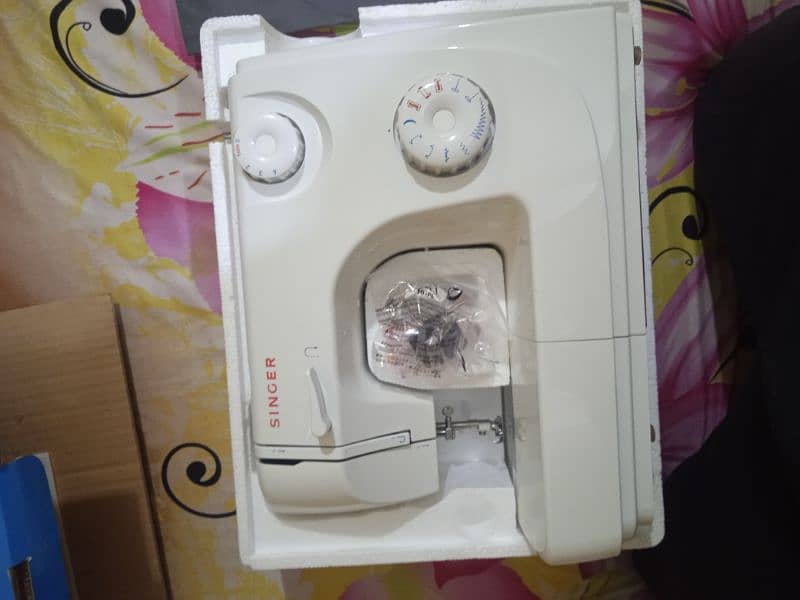 Branded singer sewing machine for sell. 6