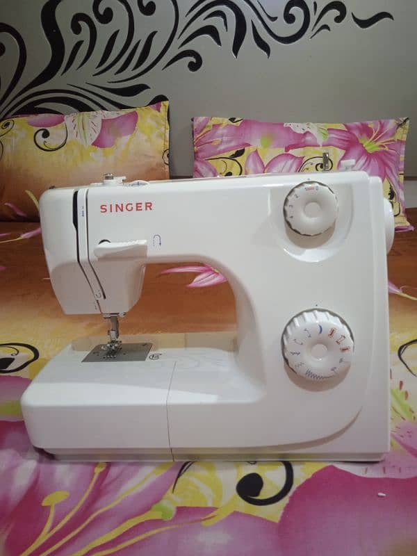 Branded singer sewing machine for sell. 7