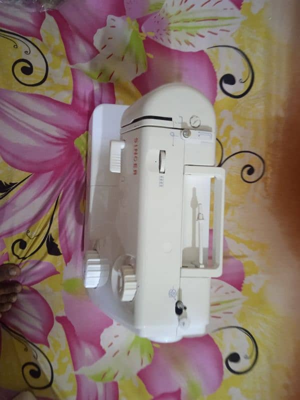 Branded singer sewing machine for sell. 9