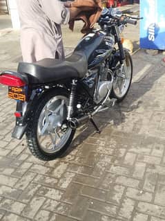 Suzuki gs 15o se