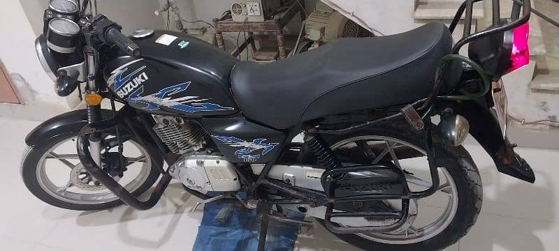 Suzuki GS 150se 8