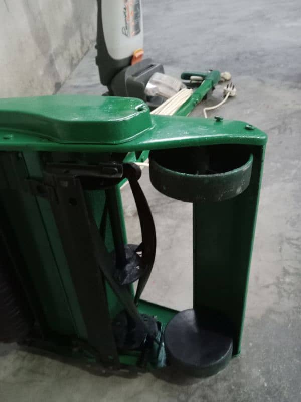 Electric Grass cutting machine 5