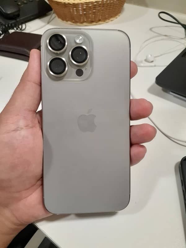 Iphone 15 pro max 6