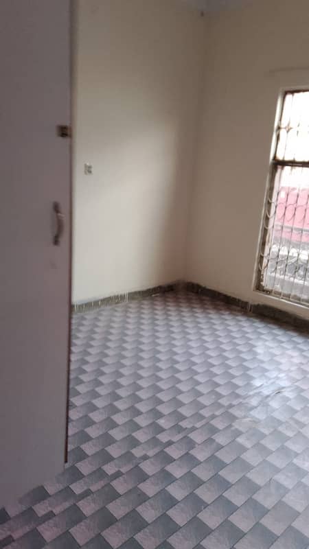 Allama Iqbal Town 10 Marla Upper Portion For Rent 0