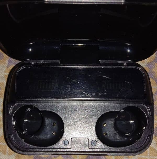 M10 Earbuds 4