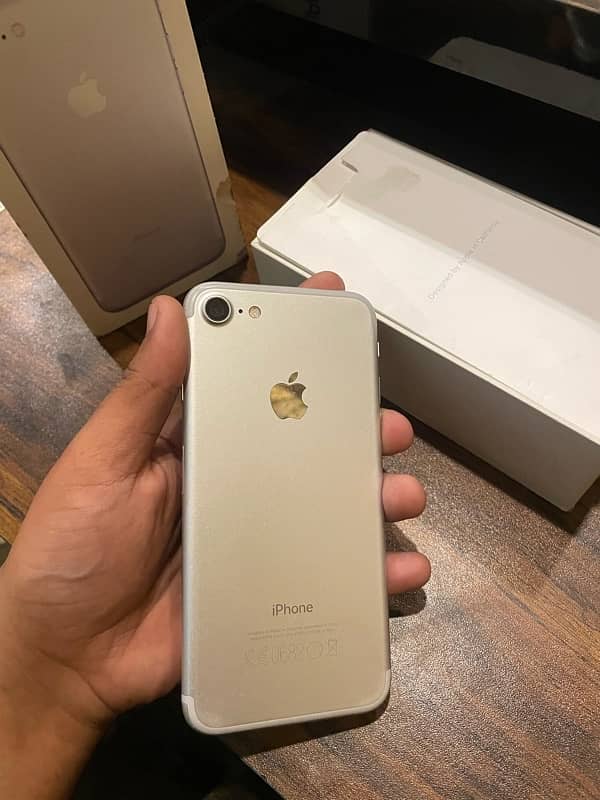 Iphone 7 official PTA Approved (32gb) 0