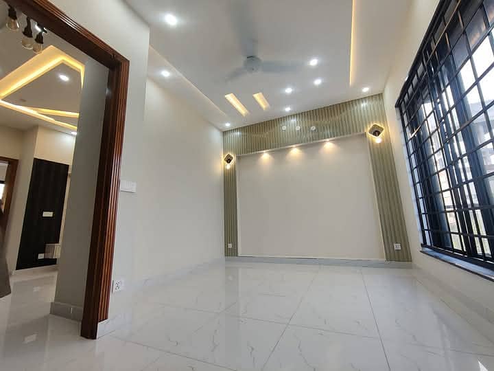 5 Marla Brand New House For Sale In Lake City - Sector M-7B Lake City Lahore 10