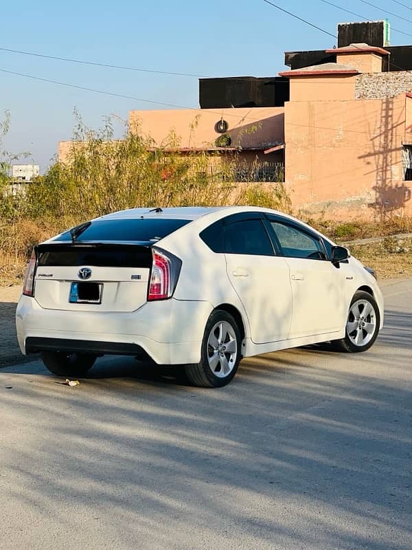 Toyota Prius 2014 4