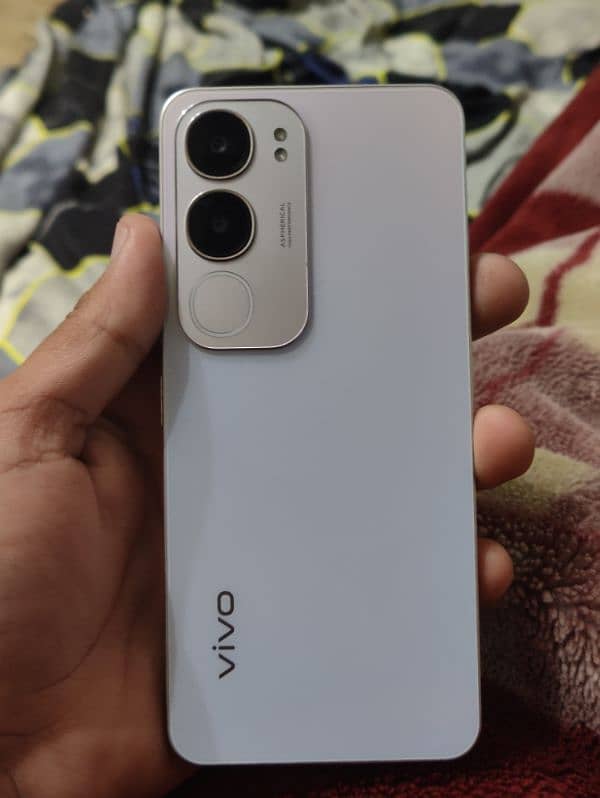 vivo y19s (6+6.128gb) only one week use box charger satt ha 10.10 kand 1