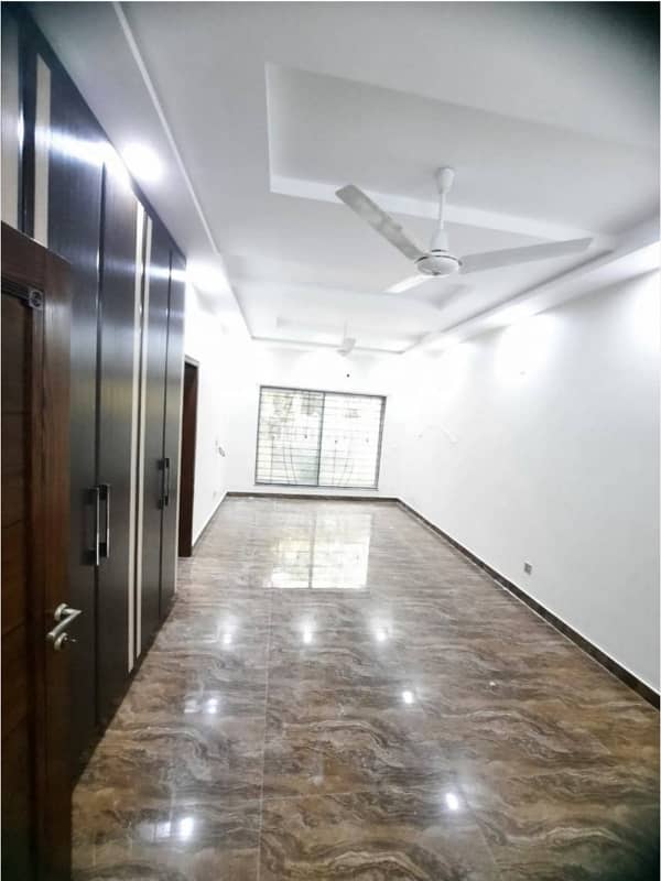 1 Kanal Beautiful Owner Build House Available For Sale In Dha LAHORE 15