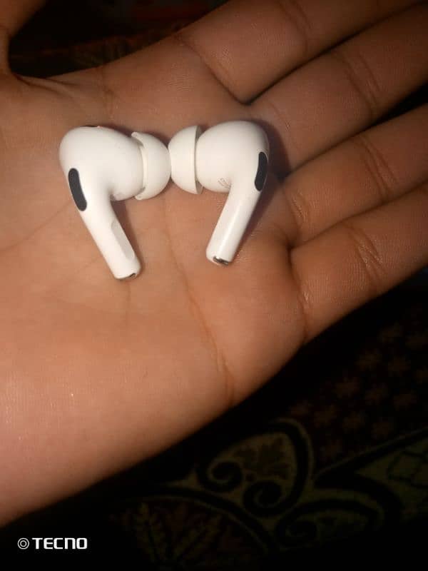 10/10 air pod pro 2 12