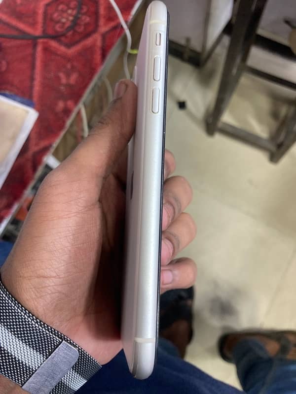 iphone 11 64 gb pta offical aproved with box 1