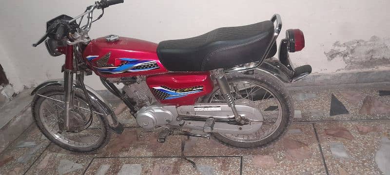 Honda 125 2021 model with new company fitted outfit 3