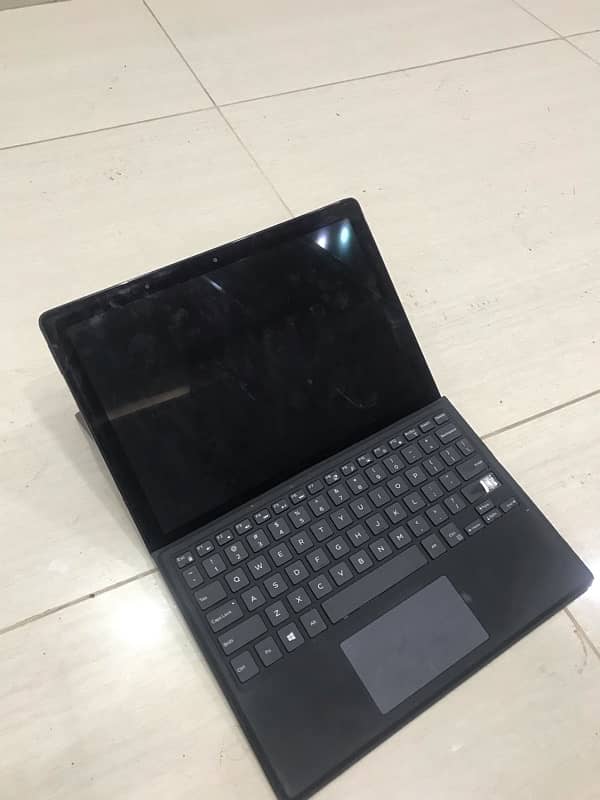 Dell Latitude E5290 1