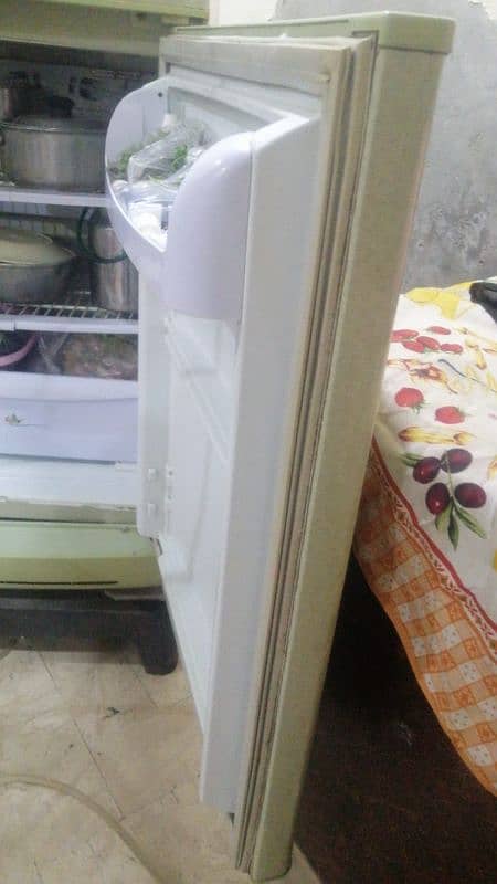 pel refrigerator for sale urgently 4