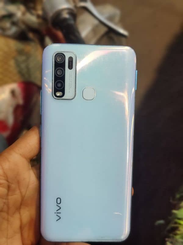 vivo y30 4+1/128 mobile and box chager gum ho gya tha 1