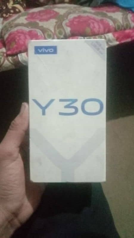 vivo y30 4+1/128 mobile and box chager gum ho gya tha 7