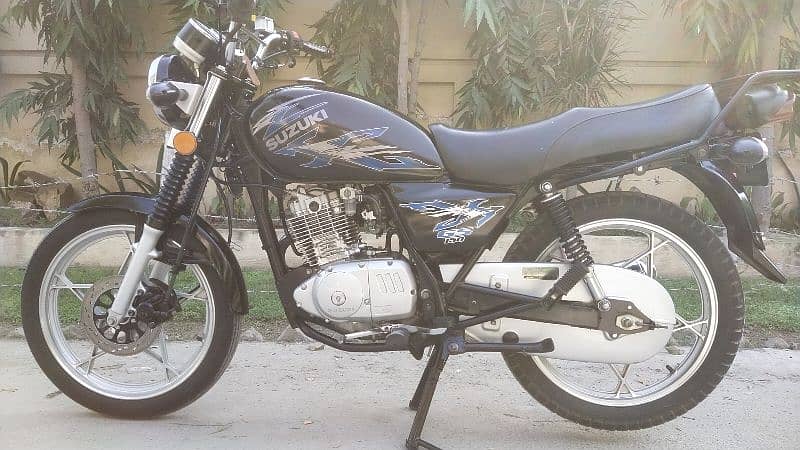 Suzuki GS 150 SE 2022 3