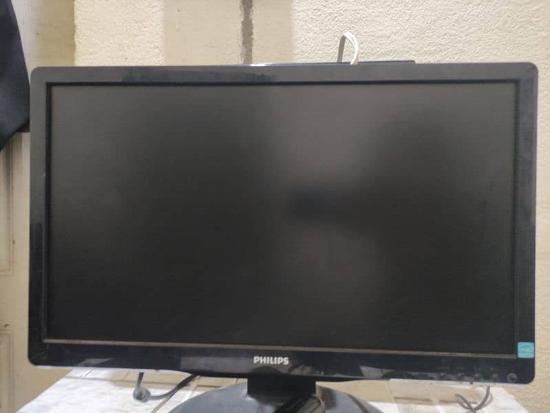 Phillips LCD Monitor 19" 10/10 4