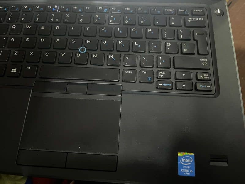 Dell laptop in 9/10 windows 10 pro/11 if need 1