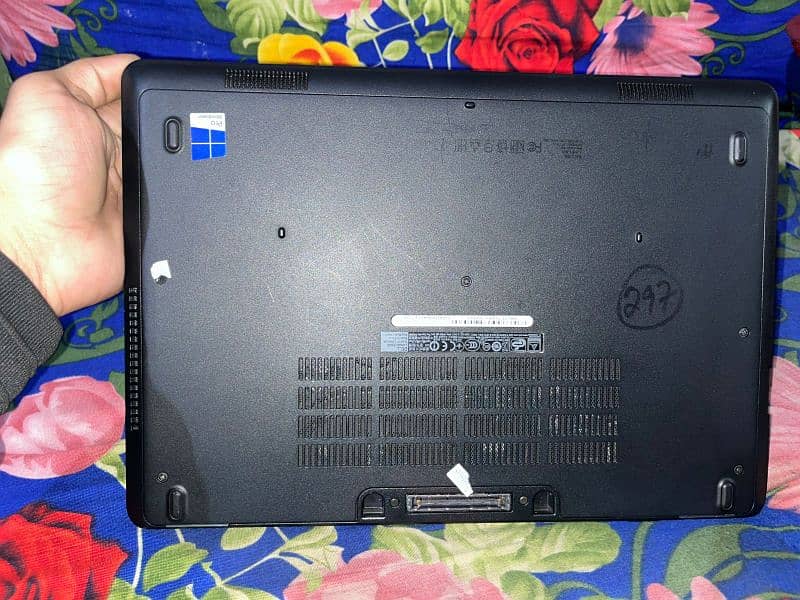 Dell laptop in 9/10 windows 10 pro/11 if need 8