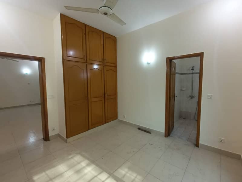 One Kanal 3 Beds Full Renovated Lower Portion For Rent In Cavalry Ground Cantt Lahore 7