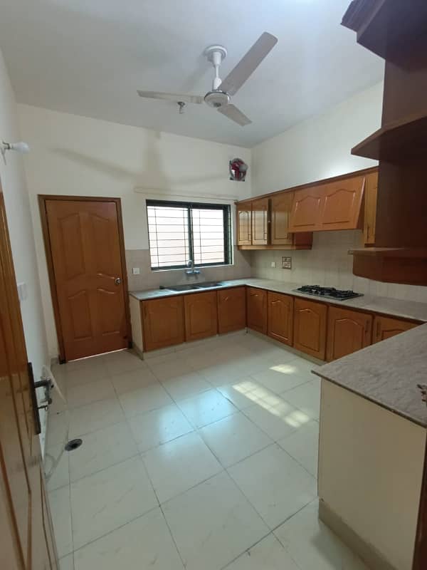 One Kanal 3 Beds Full Renovated Lower Portion For Rent In Cavalry Ground Cantt Lahore 16