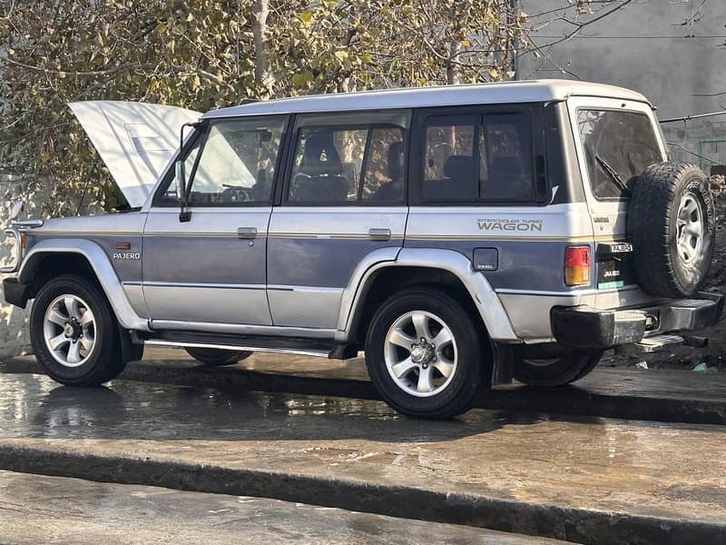 Mitsubishi Pajero Exceed 1986 0