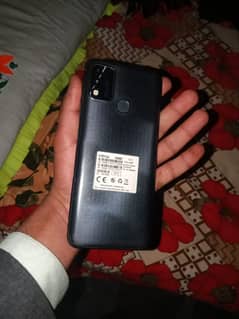 Infinix hot 11 play with box 4/64 10/10 condition