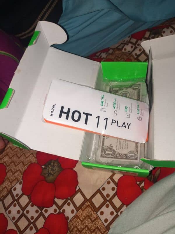 Infinix hot 11 play with box 4/64 10/10 condition 5