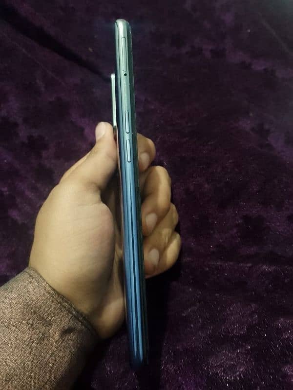 Oppo F19 6/128 with Box 4