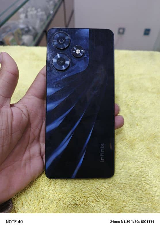 Infinix Hot 30 8+8/128 with Box Screen pa sirf 1 line ha 3