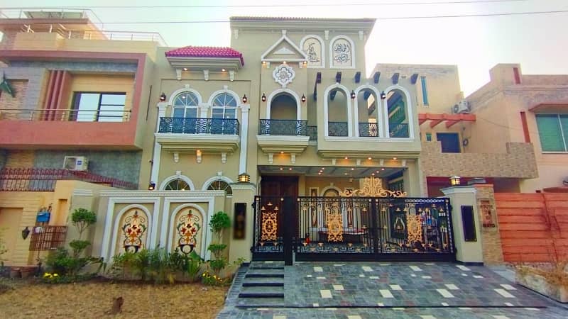 Spacious House Is Available For sale In Ideal Location Of Formanites Housing Scheme - Block D 0