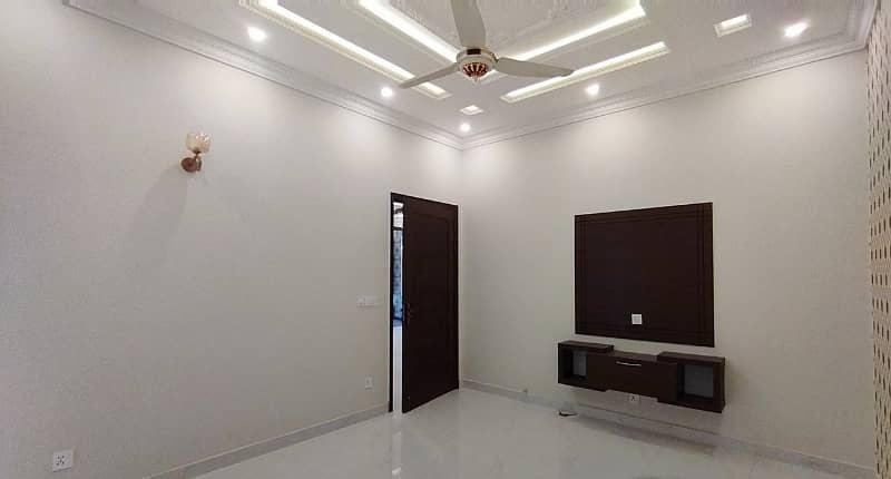 Spacious House Is Available For sale In Ideal Location Of Formanites Housing Scheme - Block D 13