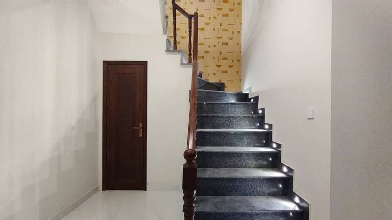 Spacious House Is Available For sale In Ideal Location Of Formanites Housing Scheme - Block D 20