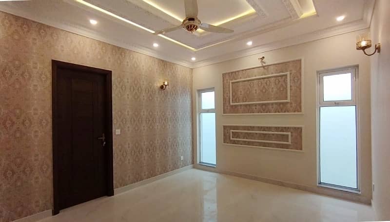 Spacious House Is Available For sale In Ideal Location Of Formanites Housing Scheme - Block D 25