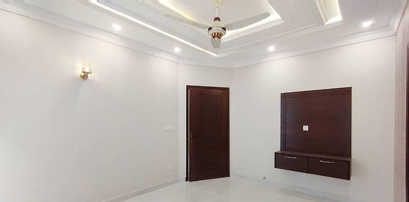 Spacious House Is Available For sale In Ideal Location Of Formanites Housing Scheme - Block D 26